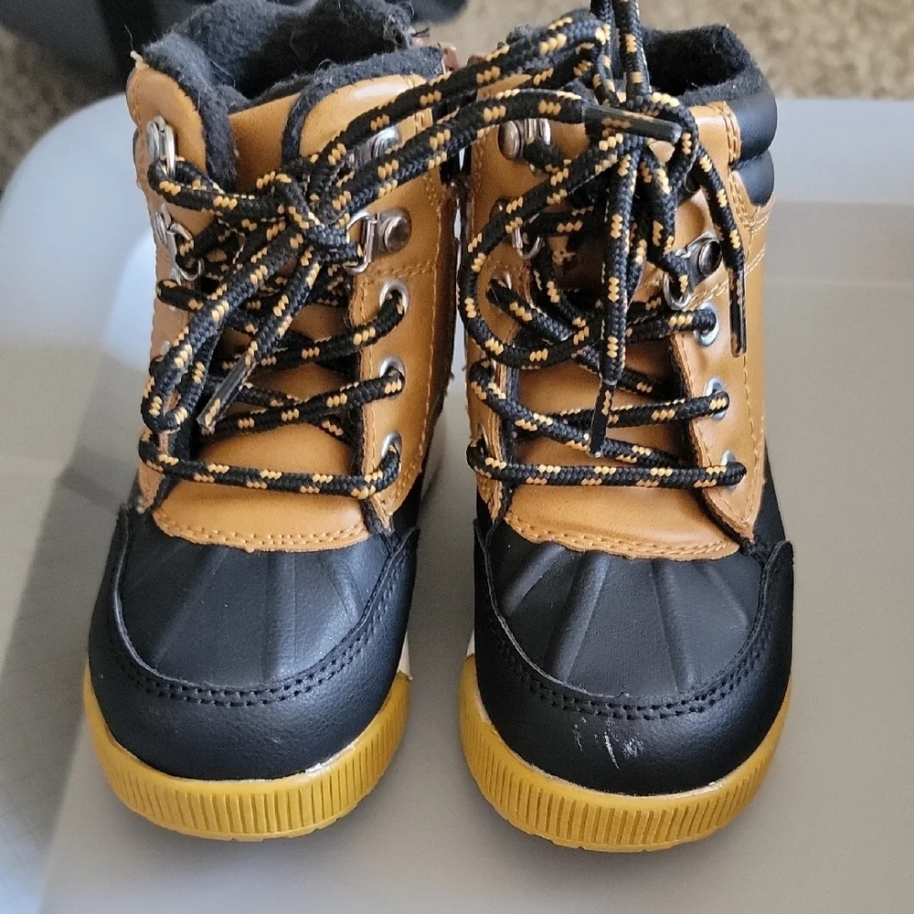 Wonder Nation Baby Tan and Black Boots